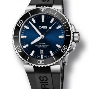 ORIS AQUIS DATE automatik armbåndsur med deep blue skive med sort gummirem