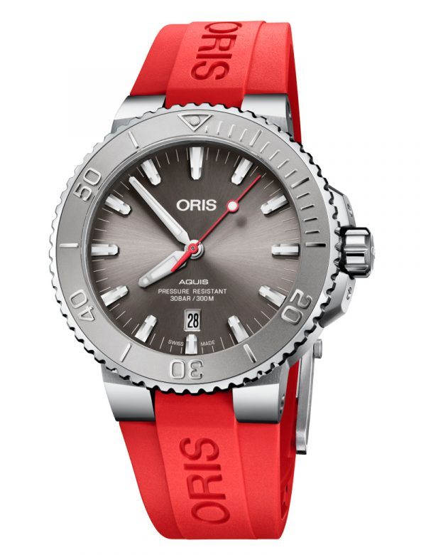 ORIS AQUIS DATE automatik armbåndsur med grå skive og rød gummirem