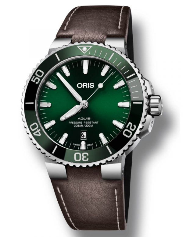 ORIS AQUIS DATE automatik armbåndsur med grøn skive med brun læderrem